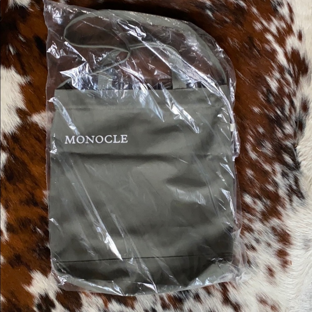 📙 Monocle Voyager Tote Bag - Members Only Bag